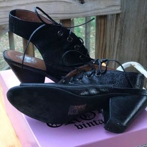 Crown Vintage kitten heels Size 7.5